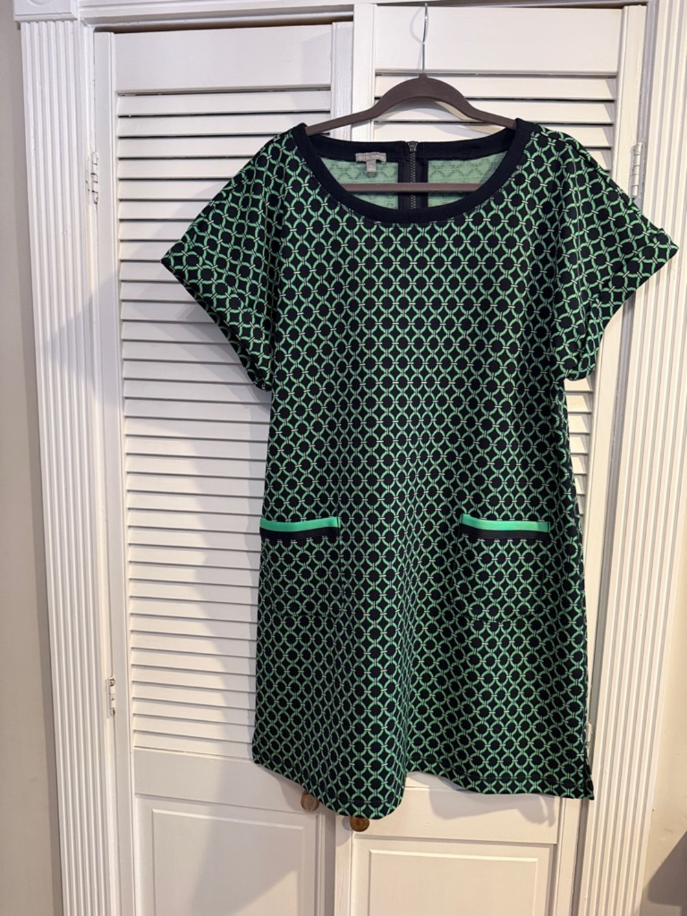 Women's Green & Black Geometric Shift Dress